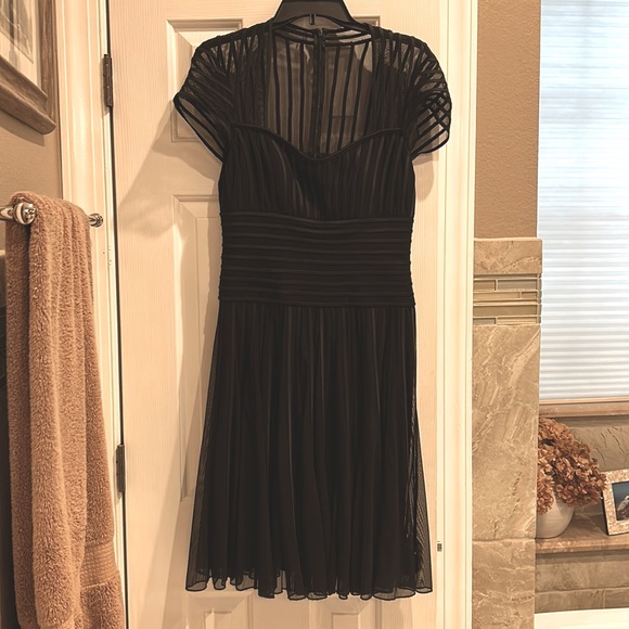 JS Collections Dress- perfect for wedding attire - Picture 1 of 4
